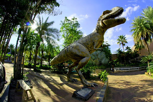 real-sized dinosaur statues